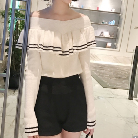 White Off The Shoulder Ruffle Sweater size S - Picture 2 of 4